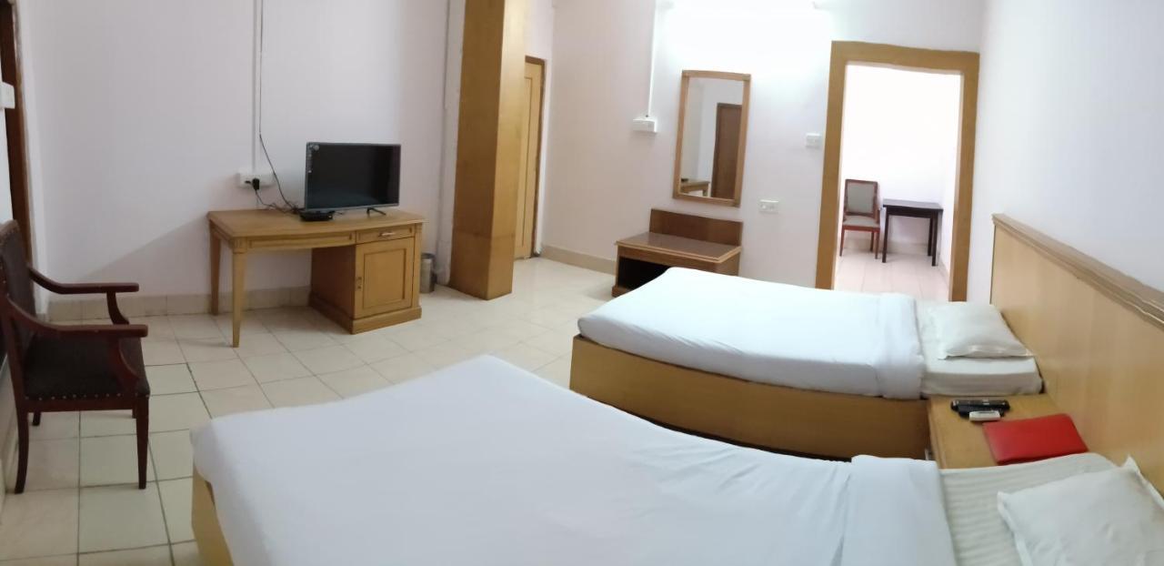 Hotel The Regency Dibrugarh Zewnętrze zdjęcie
