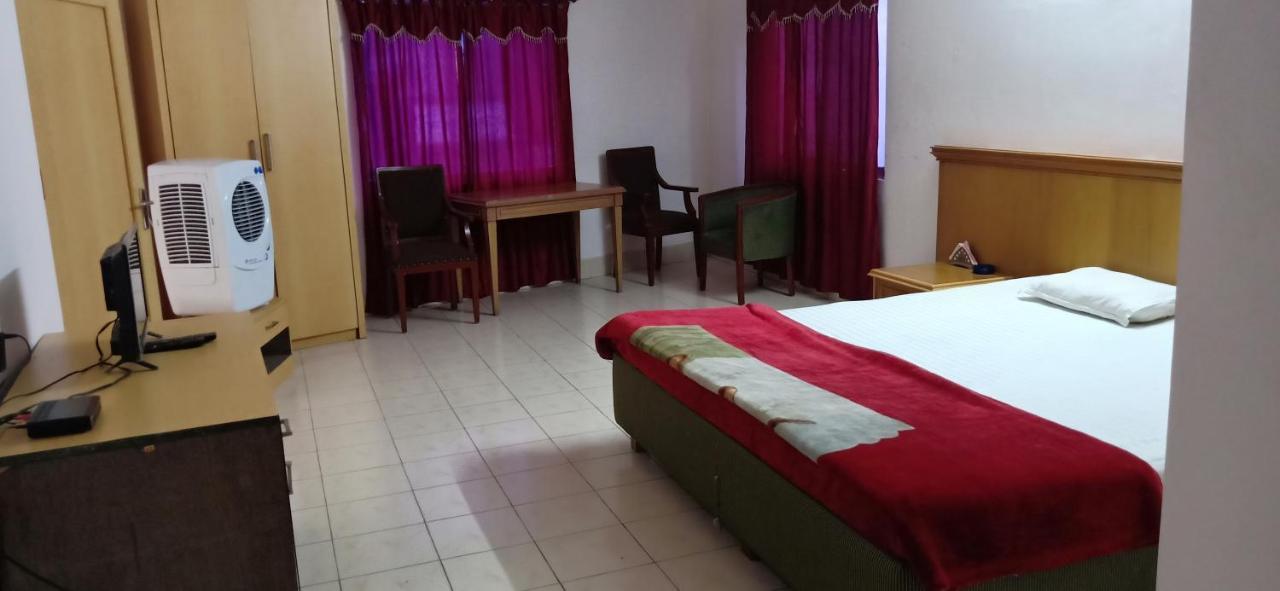 Hotel The Regency Dibrugarh Zewnętrze zdjęcie